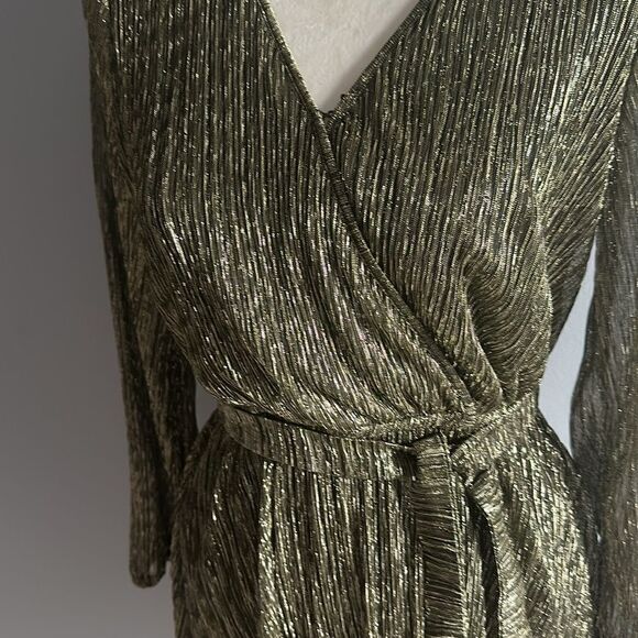 Simply Vera Vera Wang Knot Waist Metallic Dress! - Picture 6 of 14